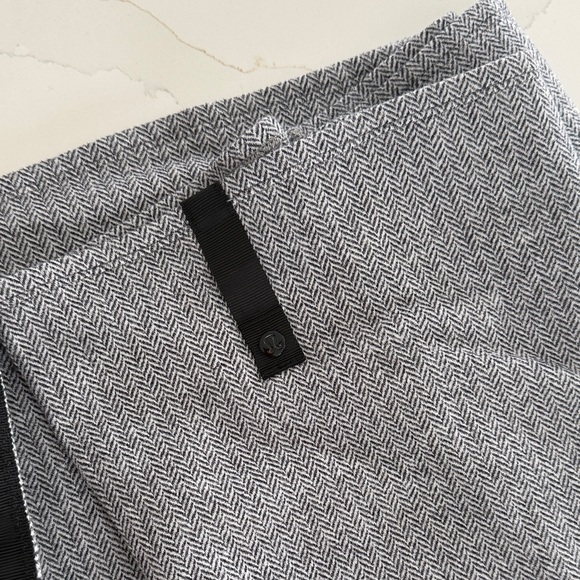 Lululemon Vinyasa Scarf in Herringbone - Picture 6 of 7